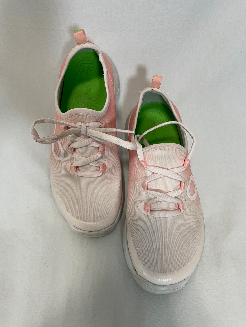 OOFOS Women’s “OOmg Sport Low Recovery” Pink & White Ombré Slip-On Sneakers, 7 - Picture 4 of 11